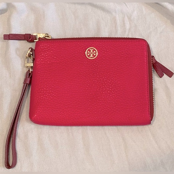 Tory Burch Handbags - Tory Burch Fuchsia Landon Leather Wristlet